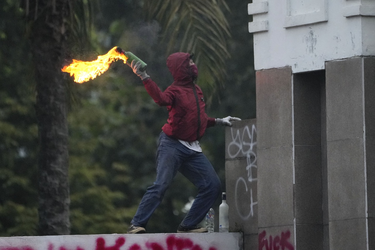 Molotov cocktail-jd2026032715