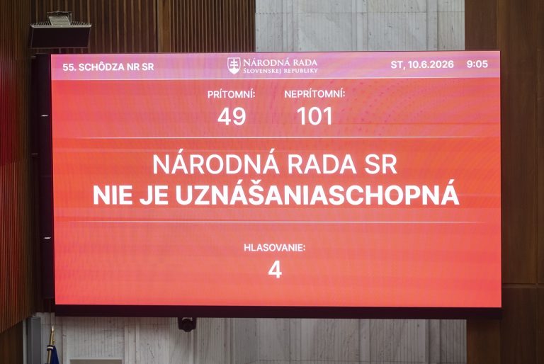 Pokus pri odvolávaní ministra neúspešný
