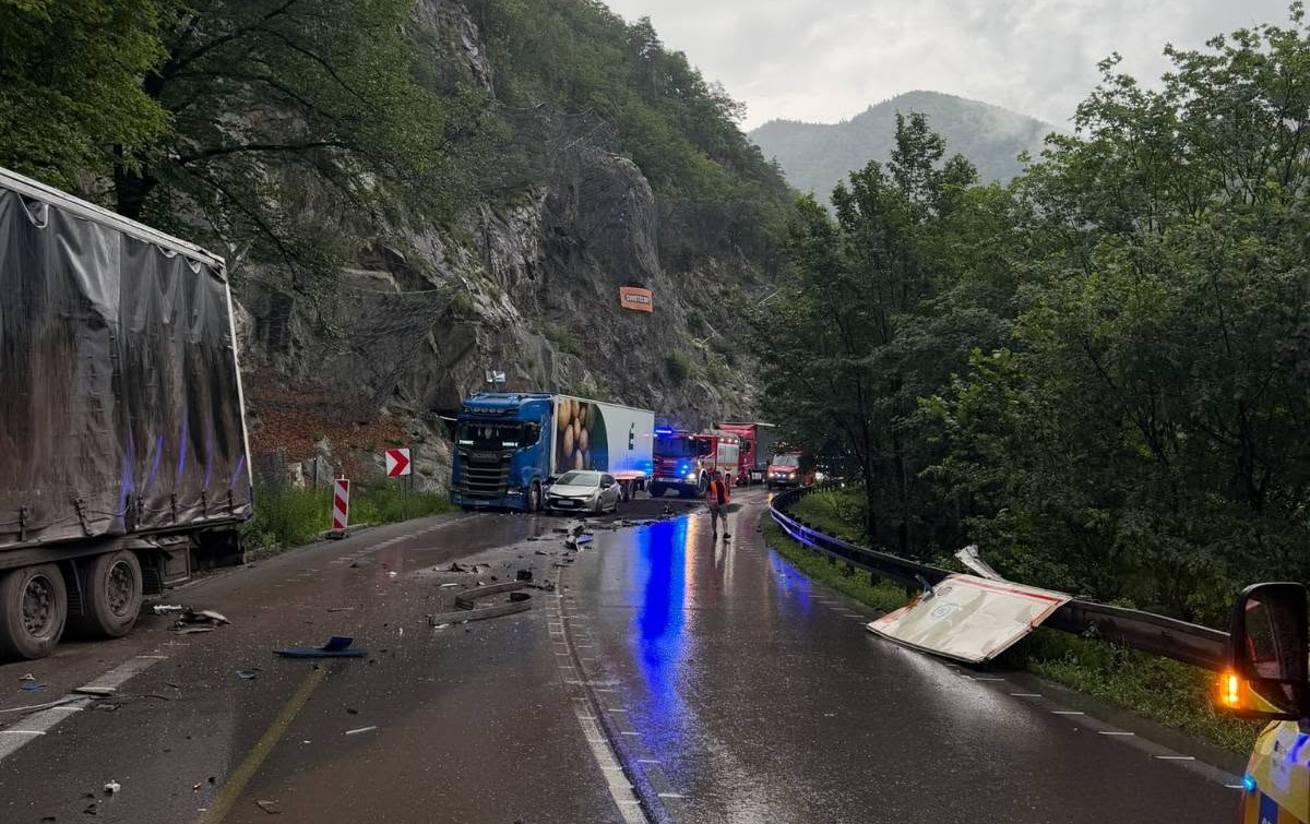 Hromadná nehoda pod Strečnom