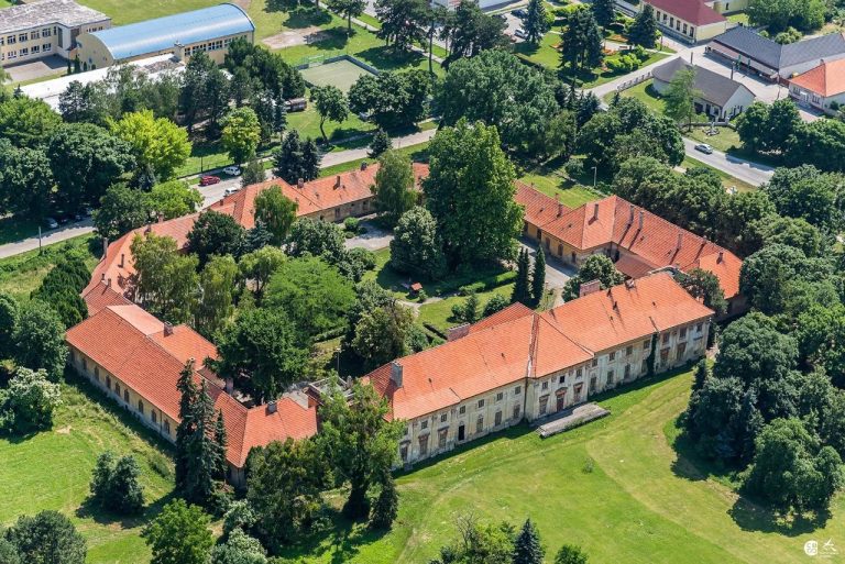 Kaštieľ Esterházyovcov v Tomášikove