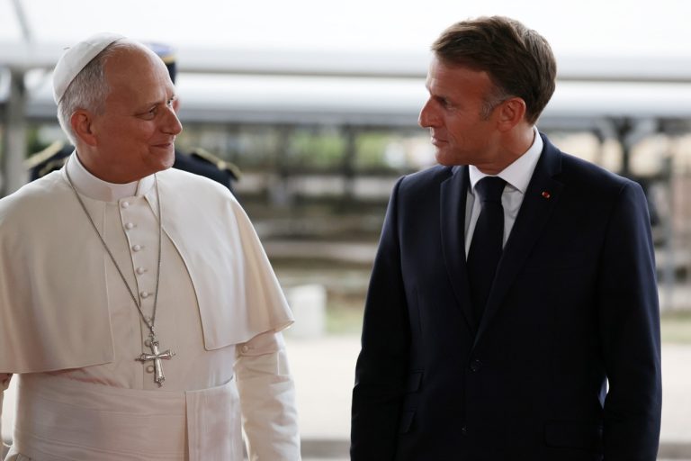 Macron pápež
