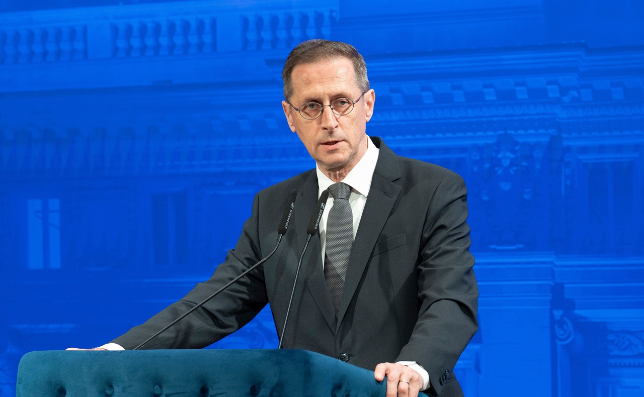 Mihály Varga
